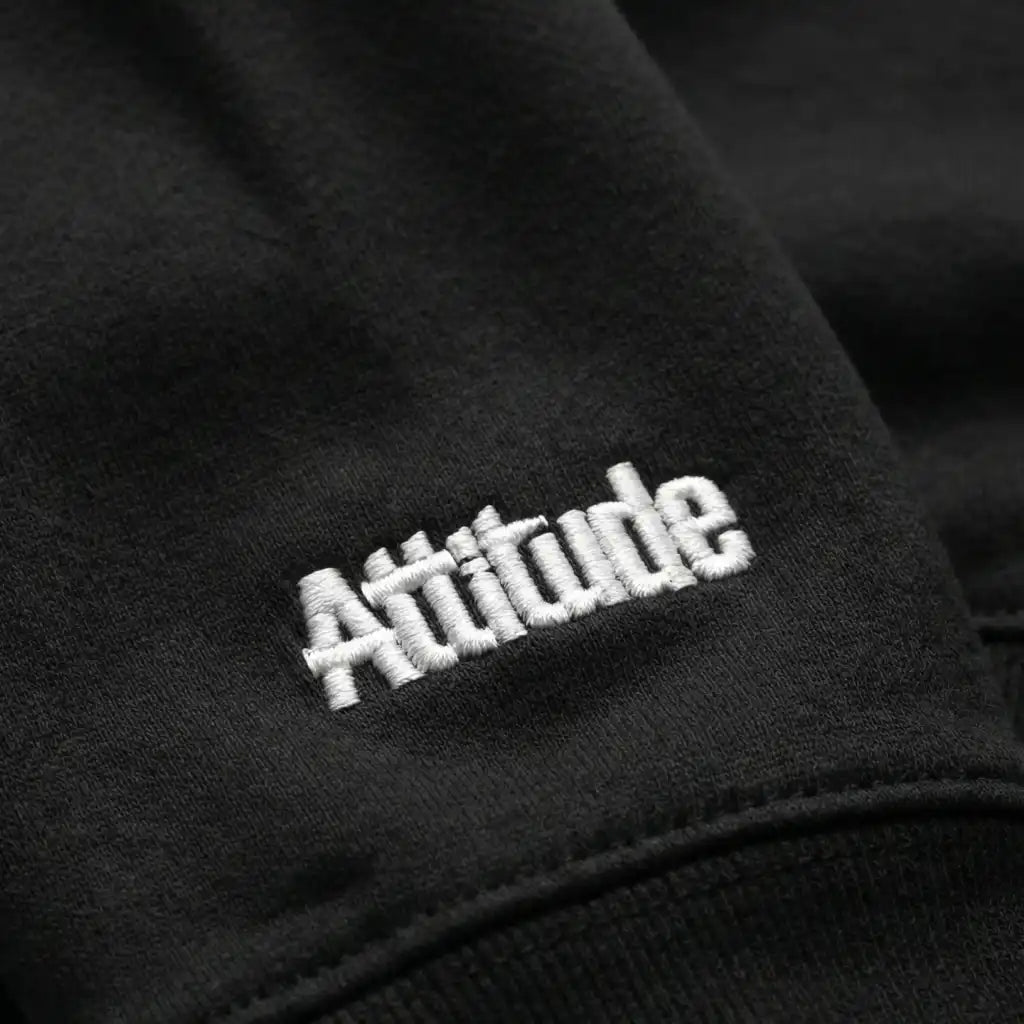 MDSC x Attitude – Sweatshirt mit hochwertiger Stickerei